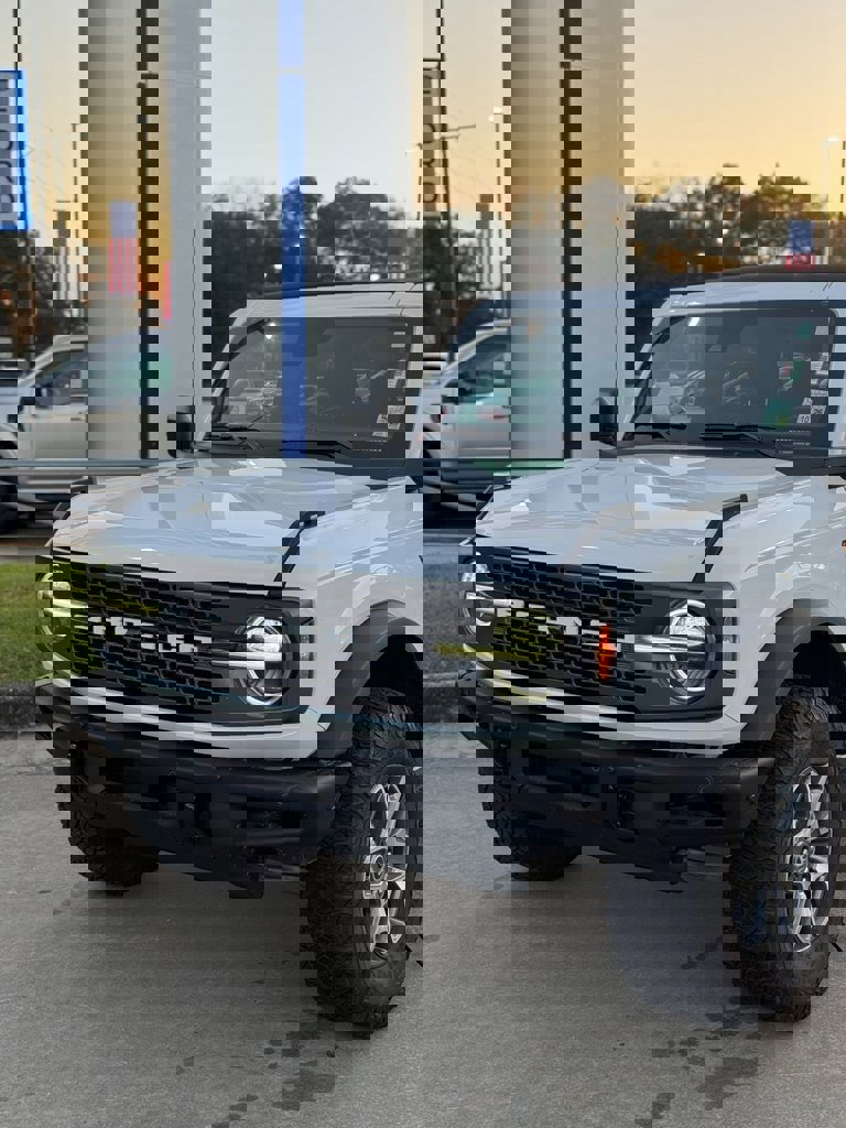 Used 2024 Ford Bronco Badlands image 2
