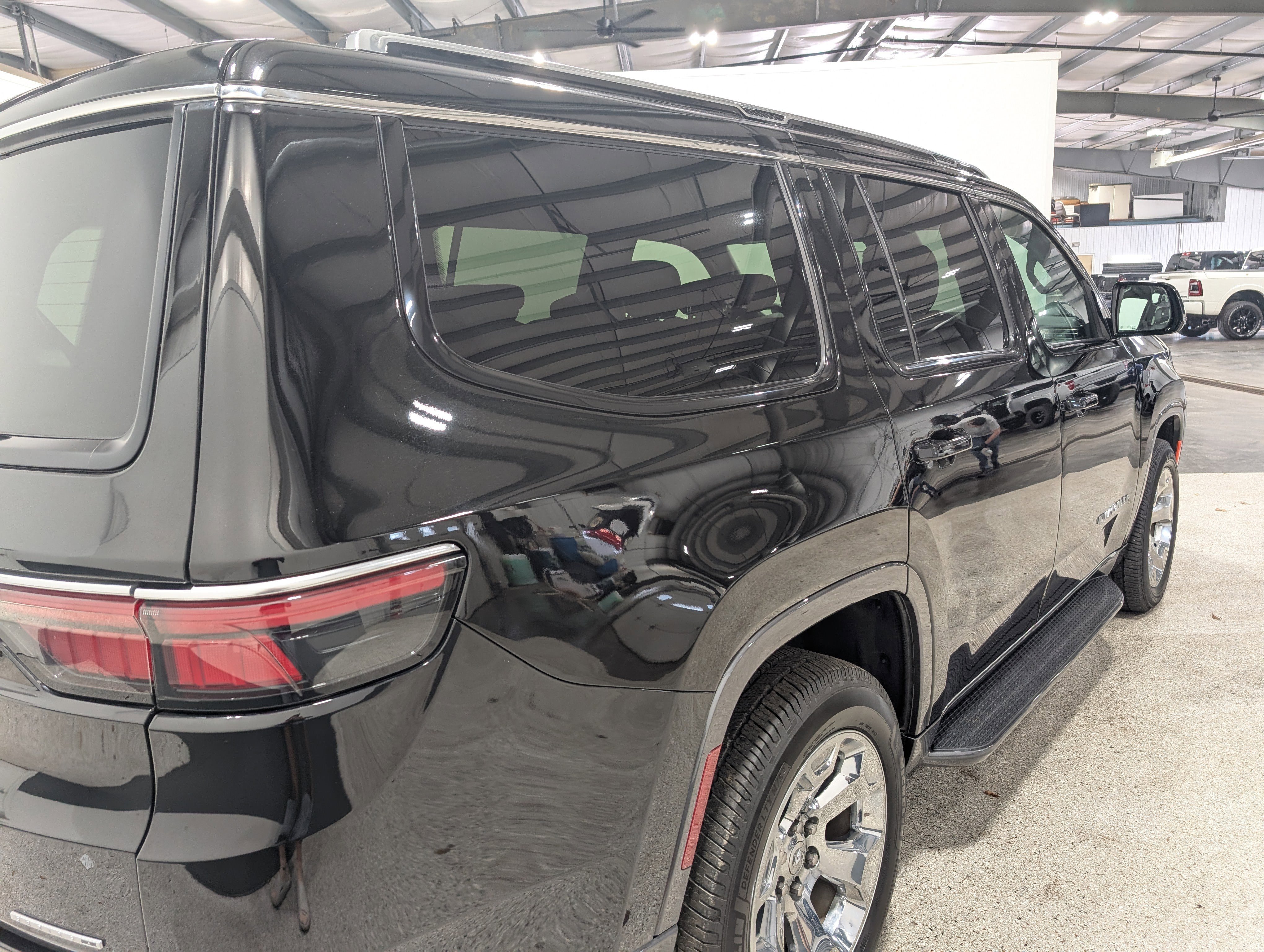 Used 2022 Jeep Wagoneer Series I image 3