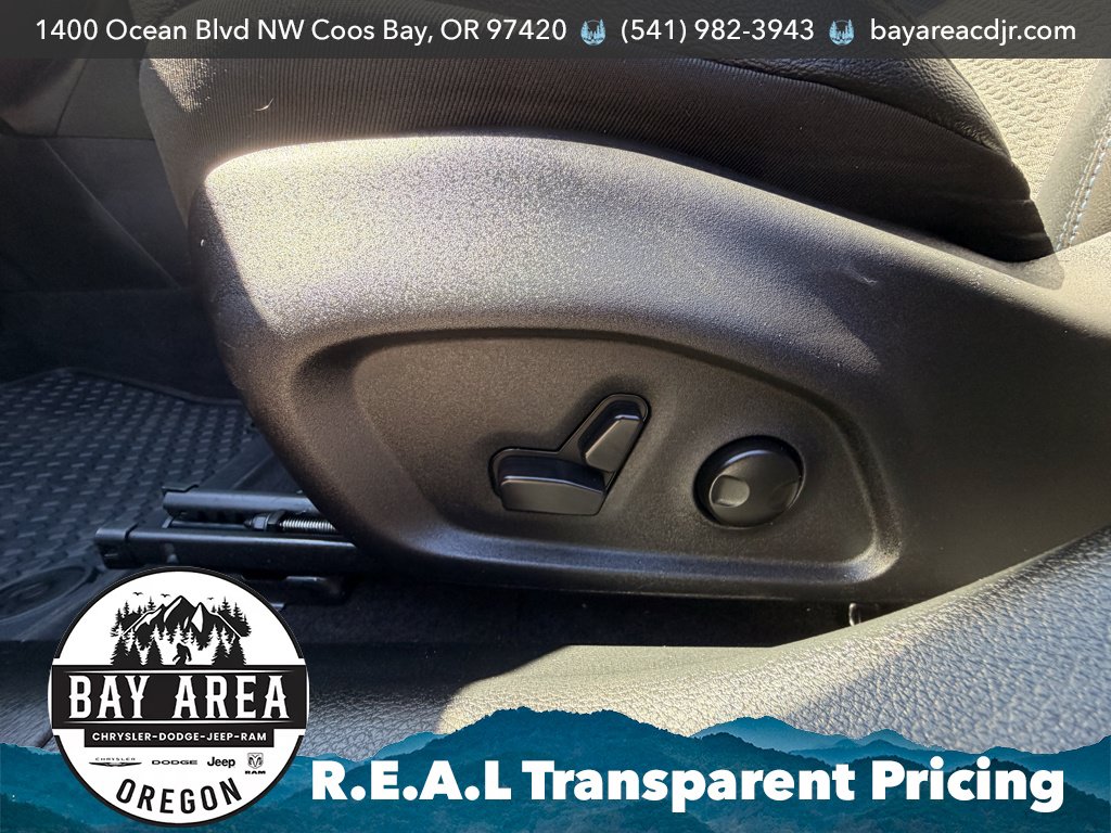 Used 2025 Jeep Compass Latitude w/ Convenience Group AWD/4WD image 14