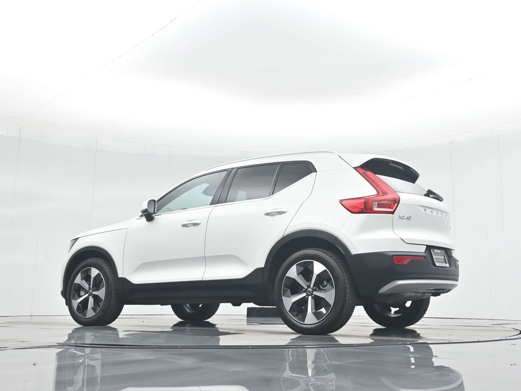 Used 2025 Volvo XC40 B5 Plus image 56