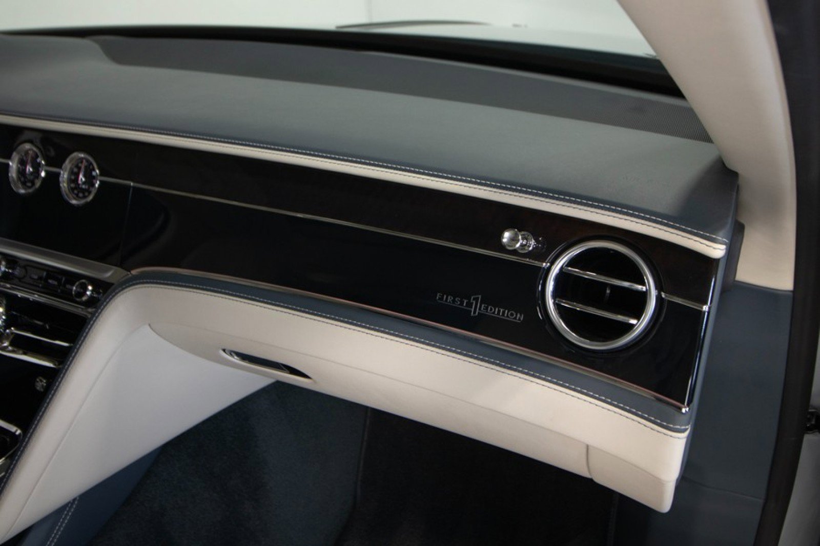 Used 2021 Bentley Flying Spur W12 image 52