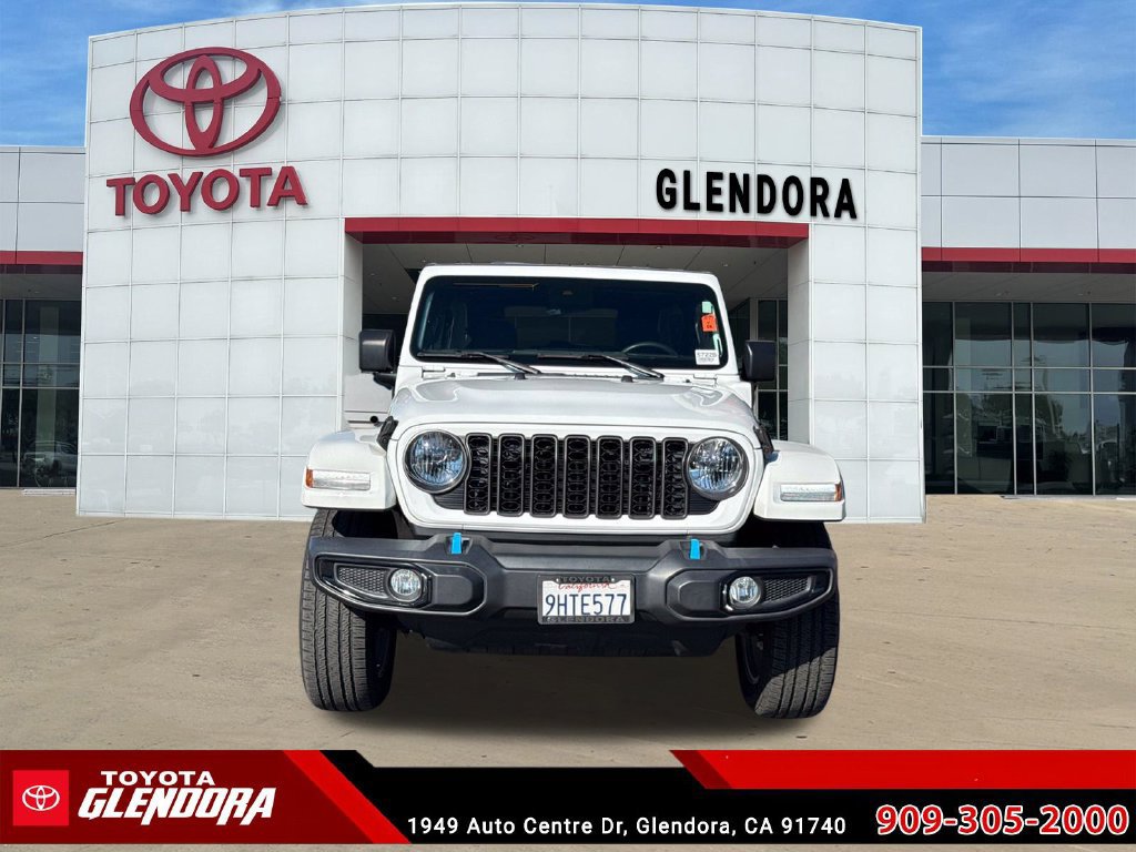 Used 2024 Jeep Wrangler Unlimited w/ Convenience Group AWD/4WD image 3