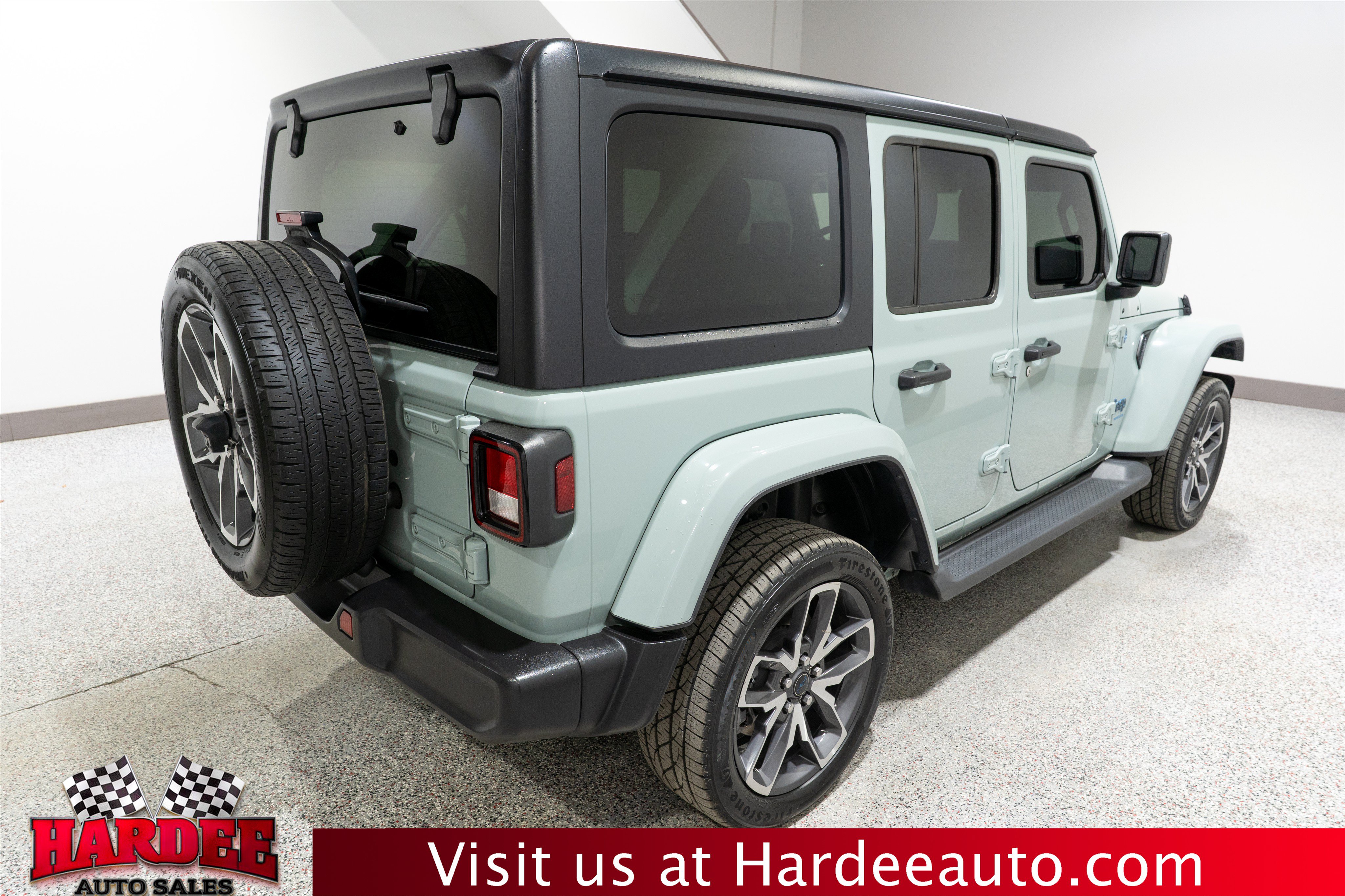Used 2024 Jeep Wrangler Unlimited w/ Convenience Group AWD/4WD image 5