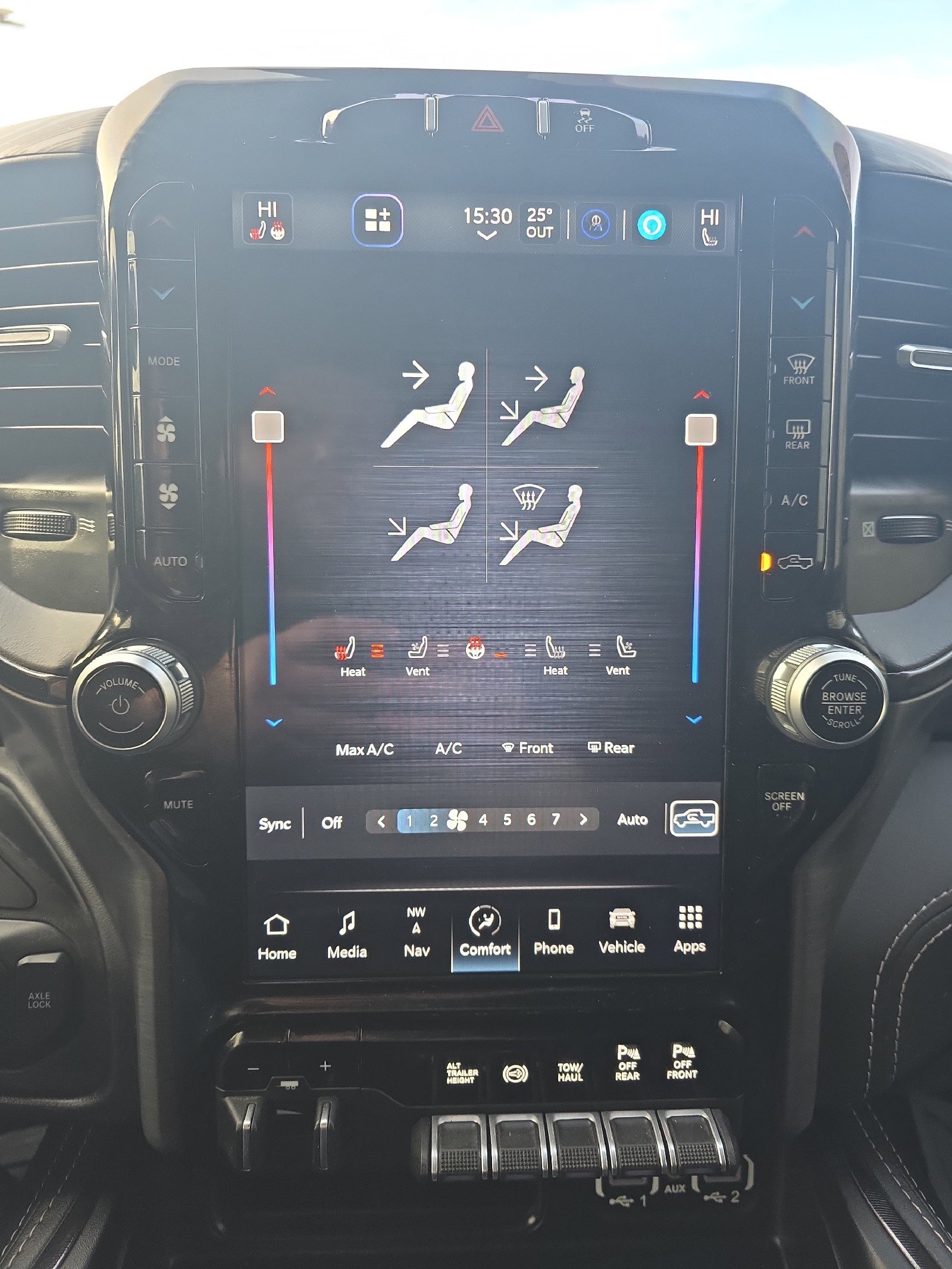 Used 2024 RAM 2500 Rebel w/ Towing Technology Group image 38