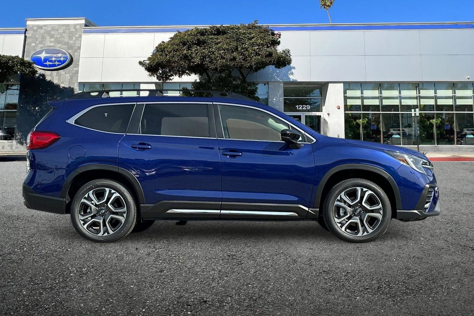 New 2026 Subaru Ascent Limited image 3