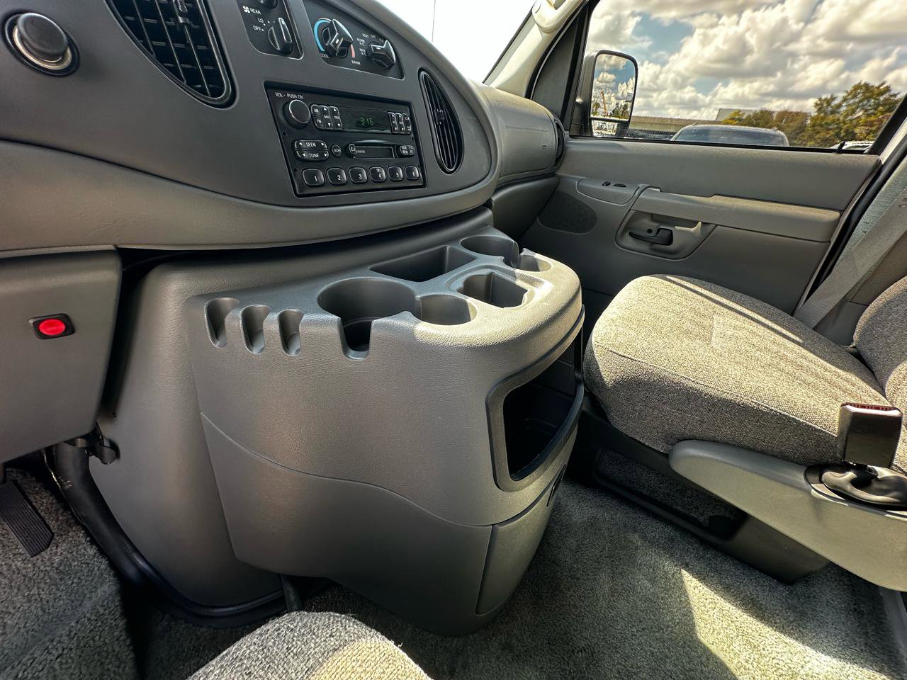 Used 2004 Ford E-250 and Econoline 250 Extended RWD image 33