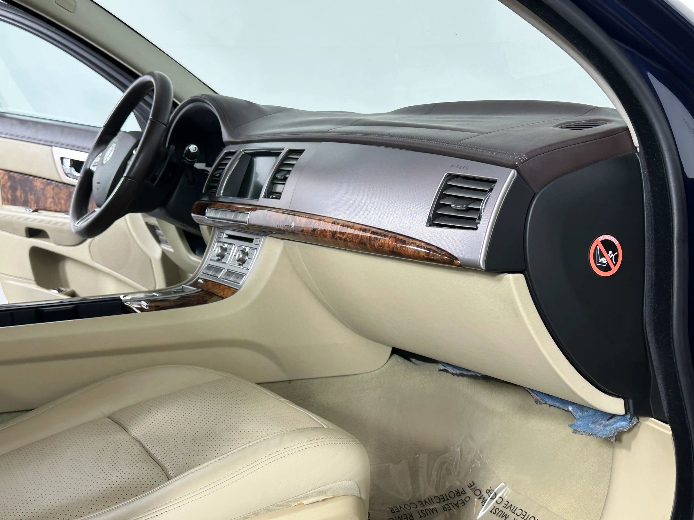 Used 2009 Jaguar XF Premium image 38
