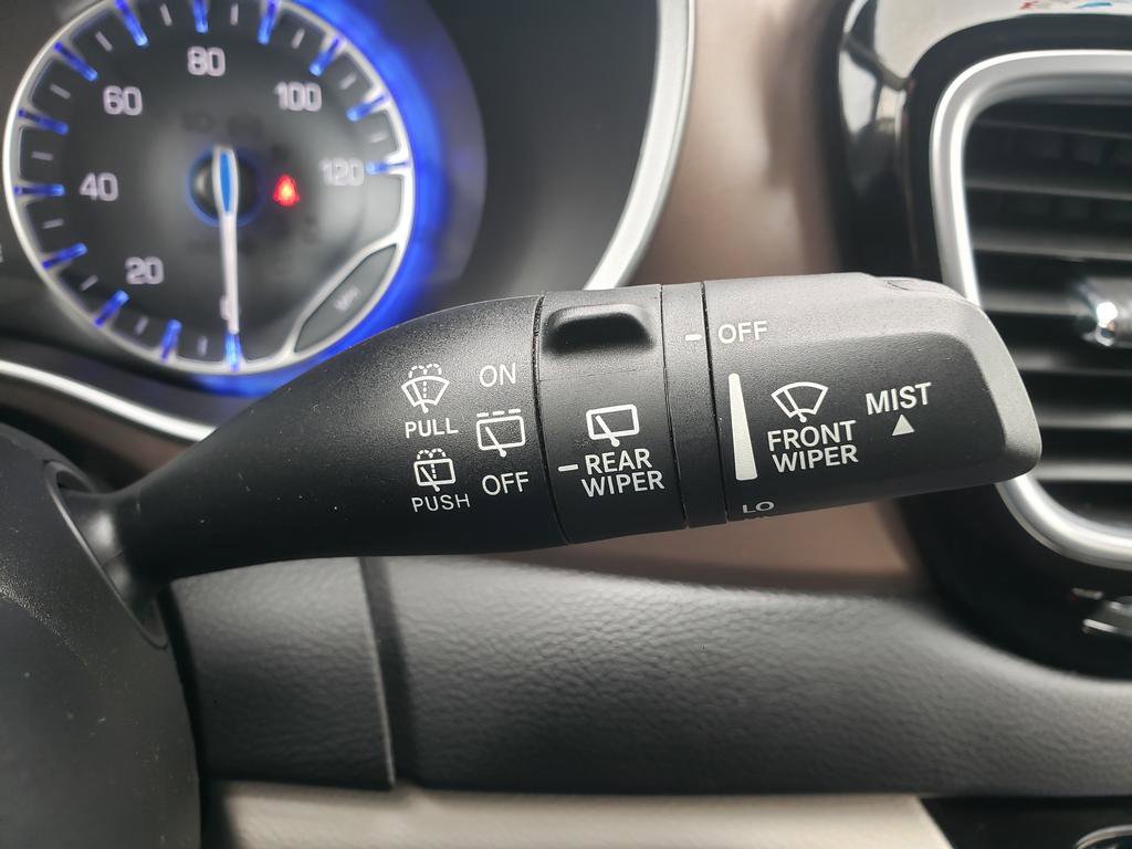 Used 2023 Chrysler Voyager LX image 22