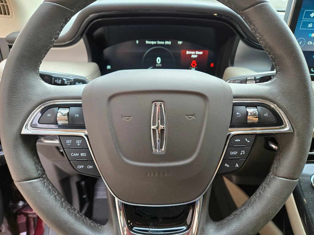 Used 2023 Lincoln Nautilus FWD w/ Premium Package image 9