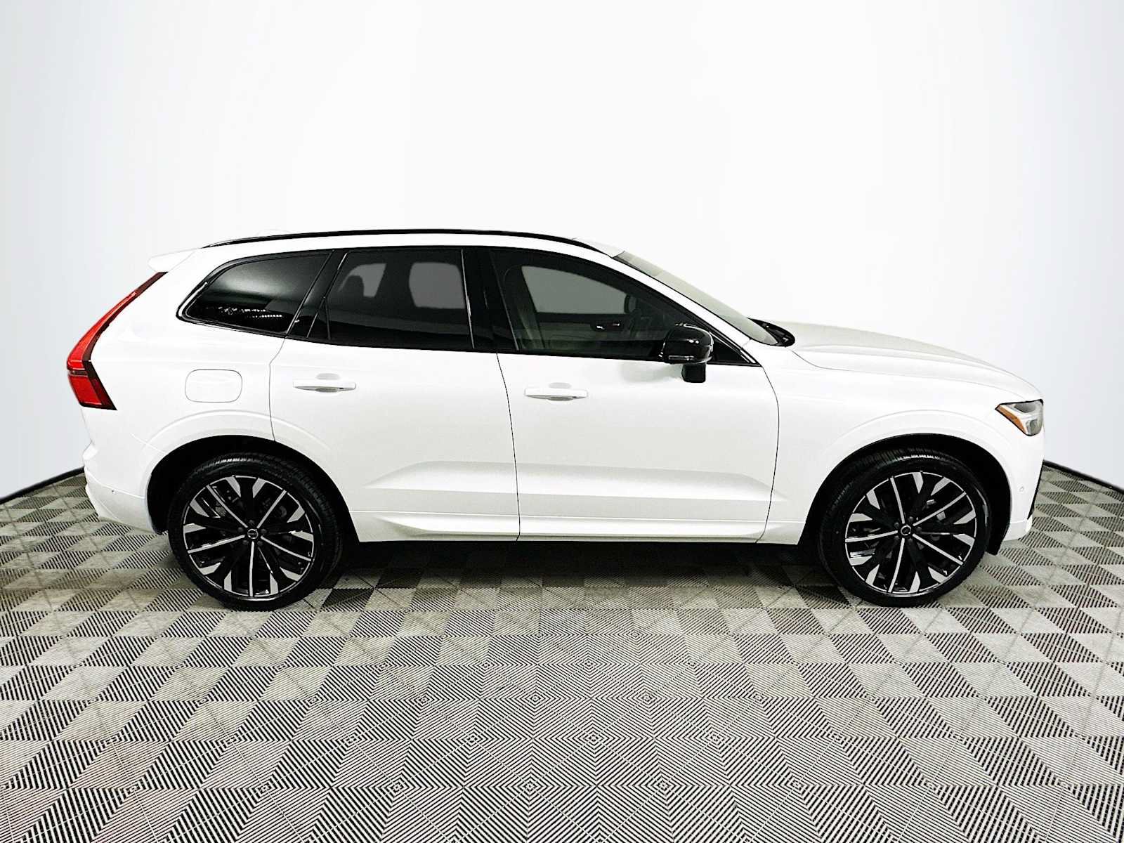 New 2026 Volvo XC60 B5 Ultra w/ Climate Package PRO AWD/4WD image 8