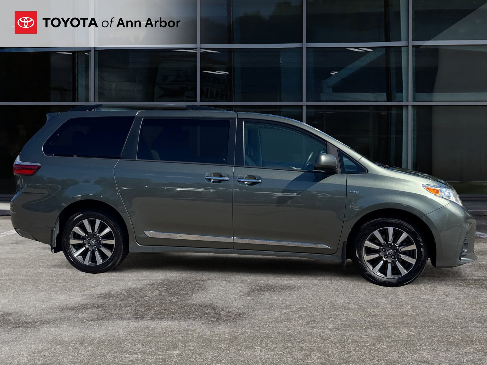 Used 2019 Toyota Sienna LE w/ LE Preferred Package AWD/4WD image 12