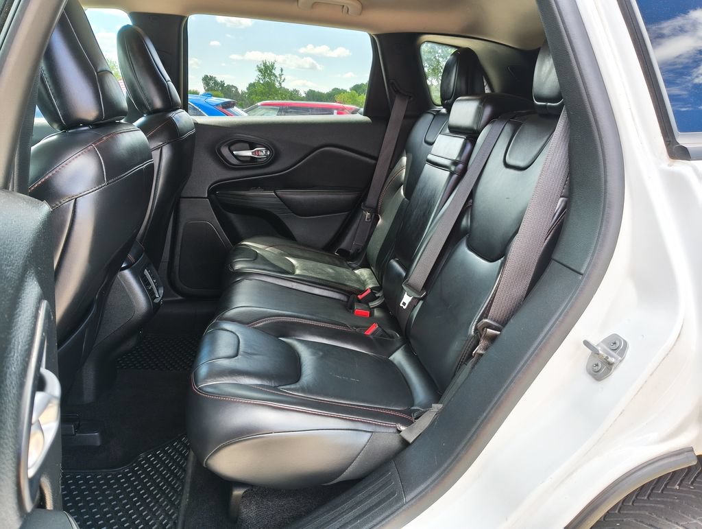 Used 2016 Jeep Cherokee Trailhawk w/ Leather Interior Group AWD/4WD image 9