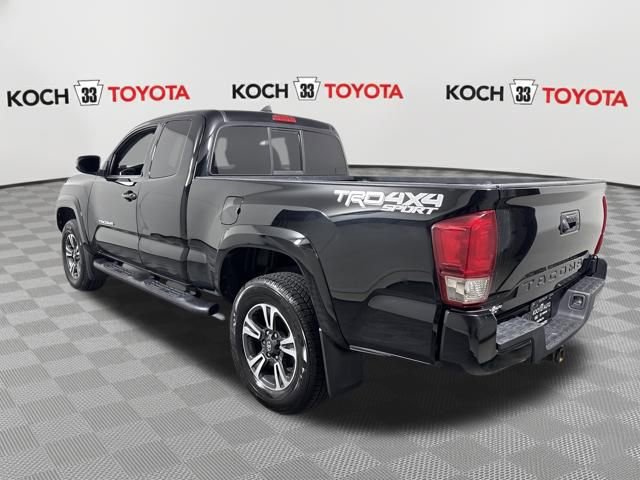 Used 2017 Toyota Tacoma TRD Sport w/ Tow Package (A/T) image 6