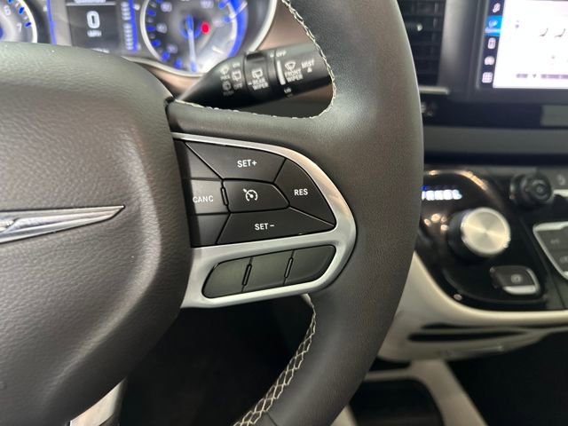 Used 2024 Chrysler Voyager LX image 16