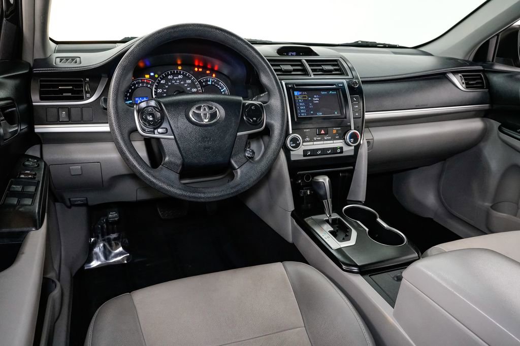 Used 2013 Toyota Camry LE image 6