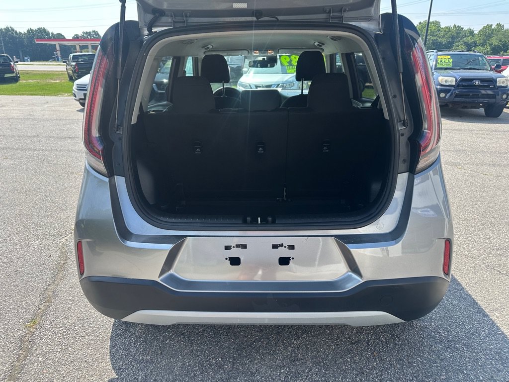 Used 2023 Kia Soul LX w/ LX Technology Package FWD image 10