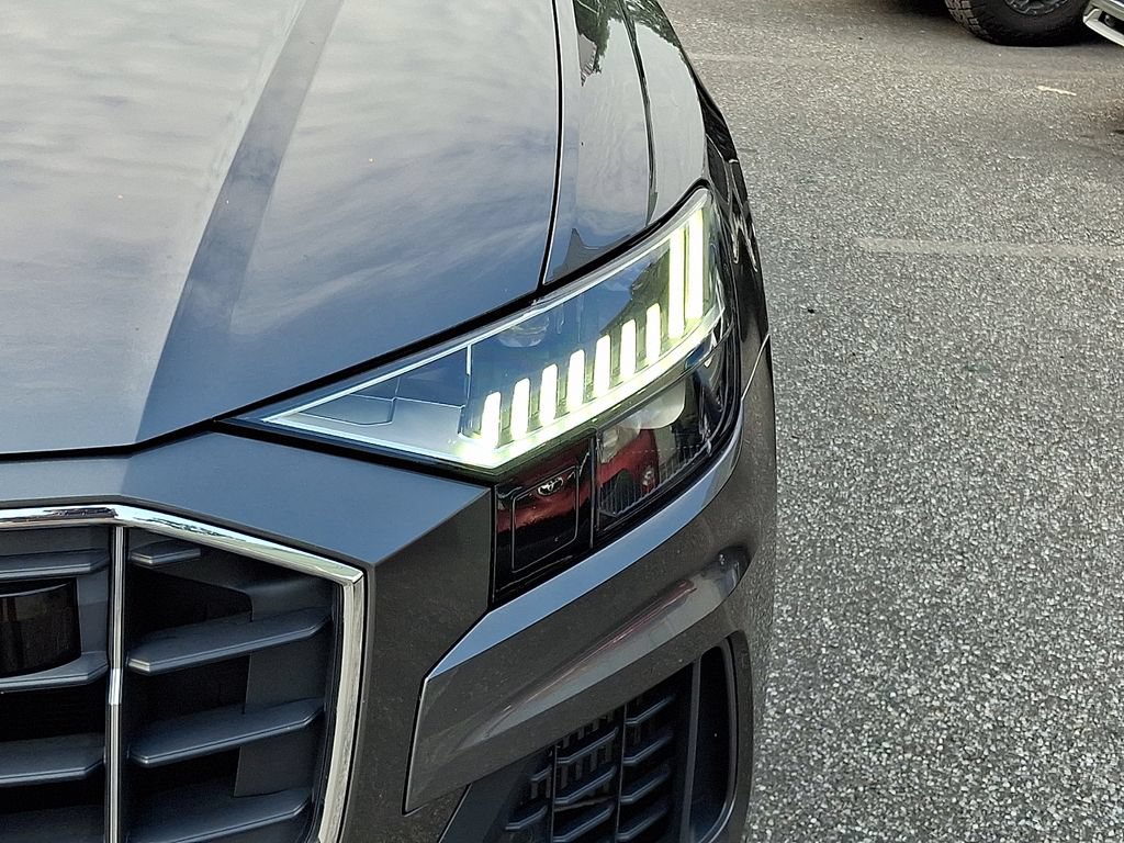 Used 2019 Audi Q8 Prestige w/ Luxury Package AWD/4WD image 9