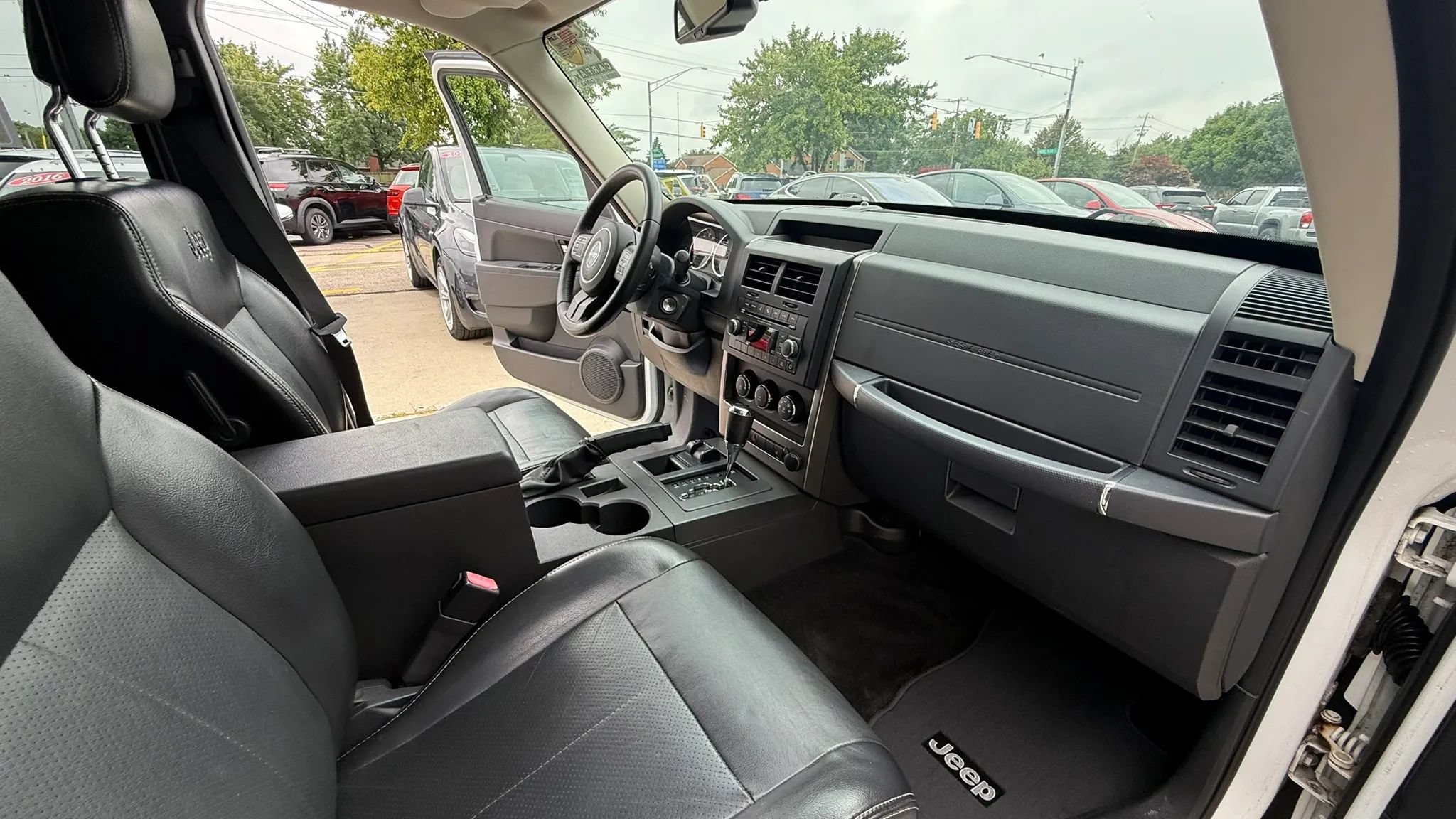 Used 2012 Jeep Liberty Sport AWD/4WD image 12