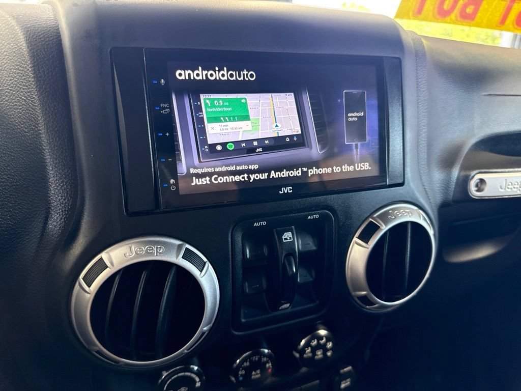 Used 2016 Jeep Wrangler Unlimited Rubicon w/ Connectivity Group AWD/4WD image 16