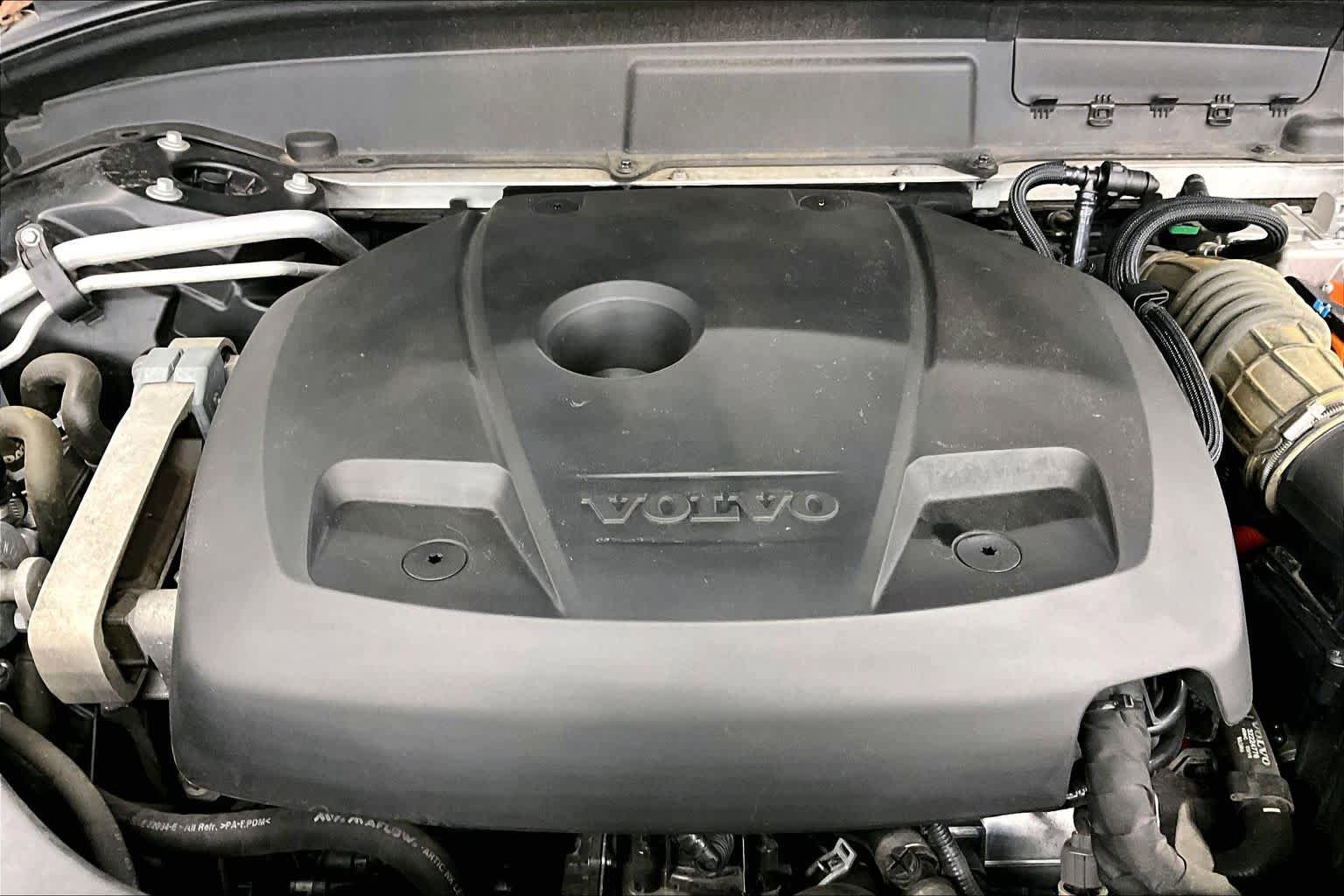 Used 2019 Volvo XC60 T8 Momentum w/ Advanced Package image 31