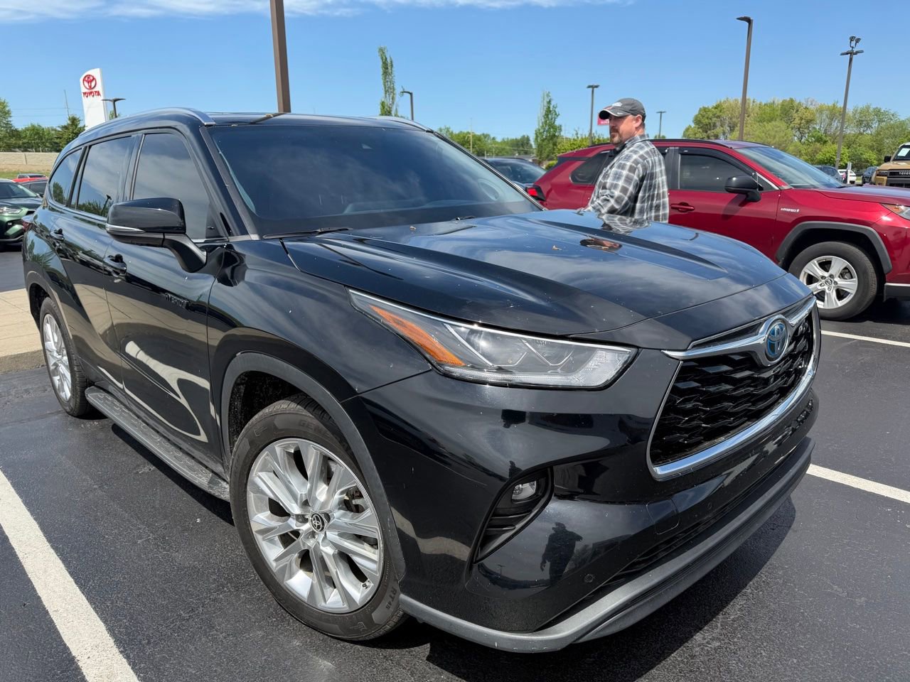 Used 2021 Toyota Highlander Limited image 1