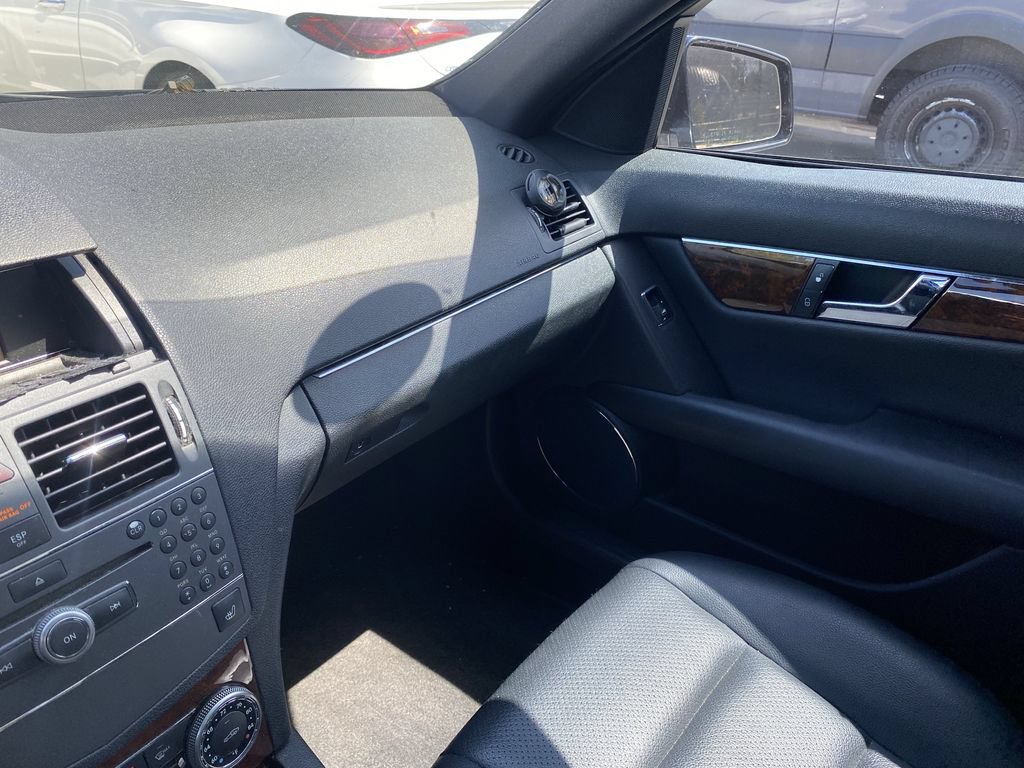 Used 2010 Mercedes-Benz C 300 Sedan image 4