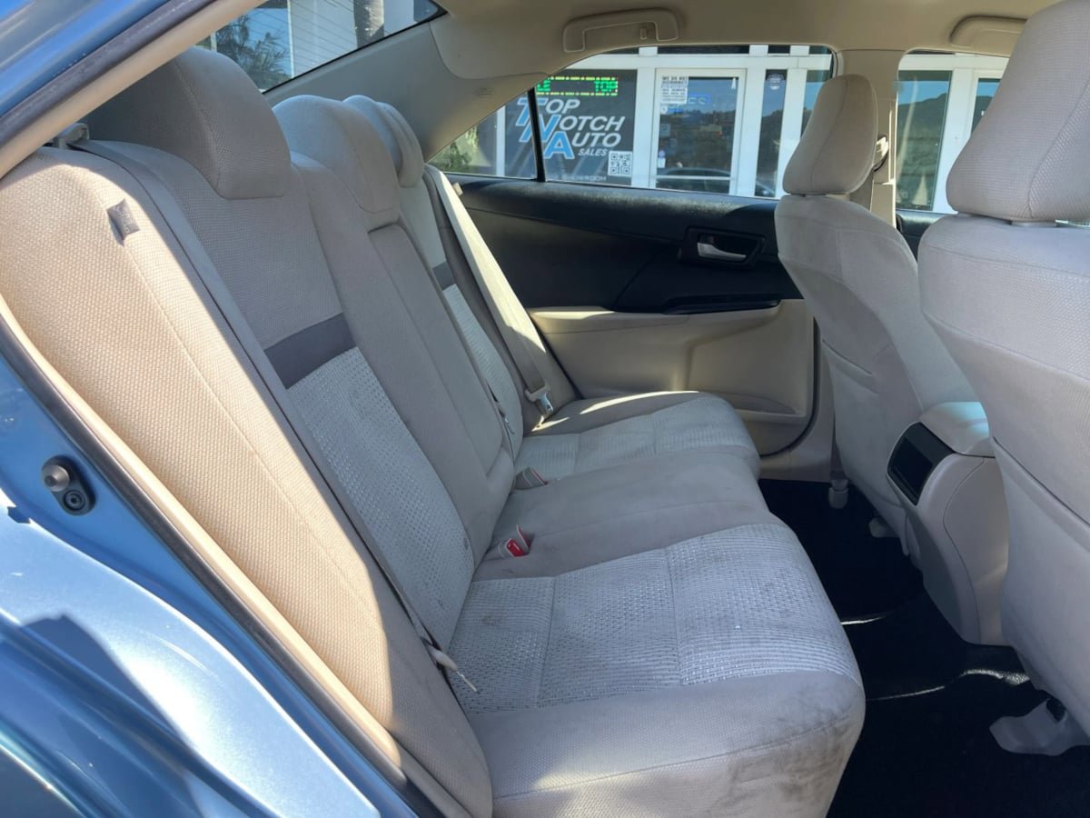 Used 2013 Toyota Camry LE image 29
