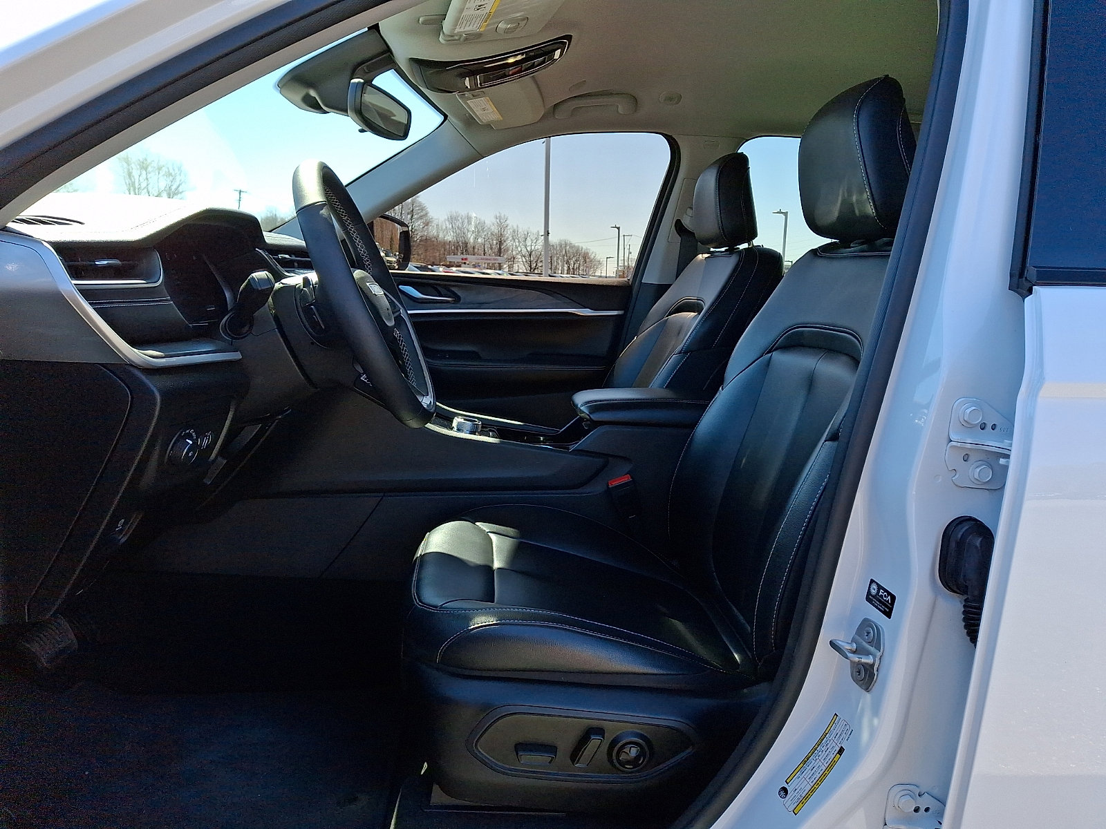 Used 2023 Jeep Grand Cherokee Limited AWD/4WD image 13