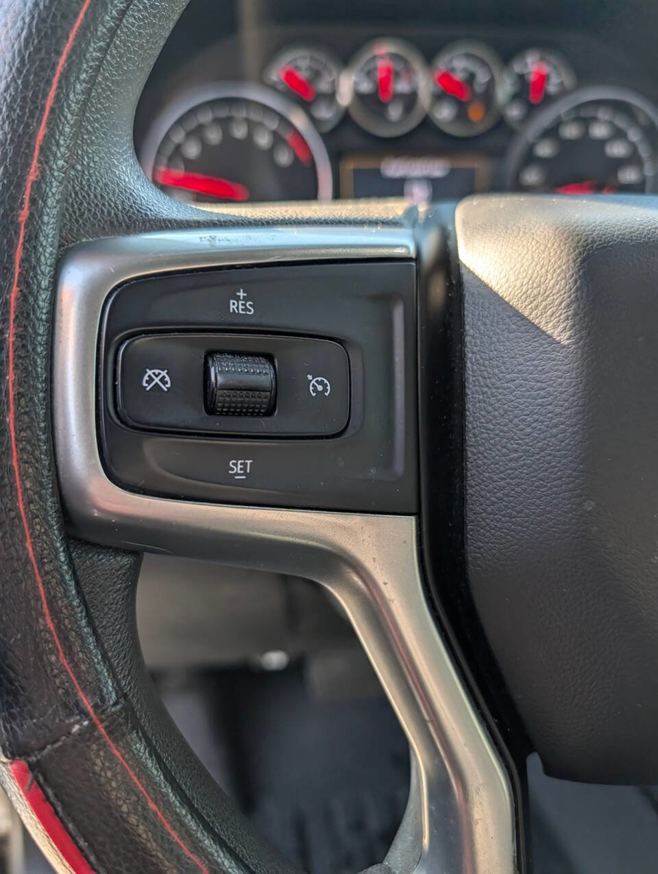 Used 2020 Chevrolet Silverado 1500 LT AWD/4WD image 16