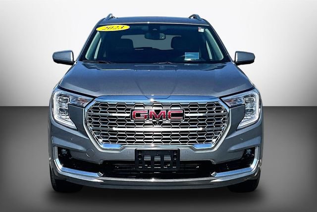 Used 2023 GMC Terrain Denali w/ Denali Premium Package AWD/4WD image 3