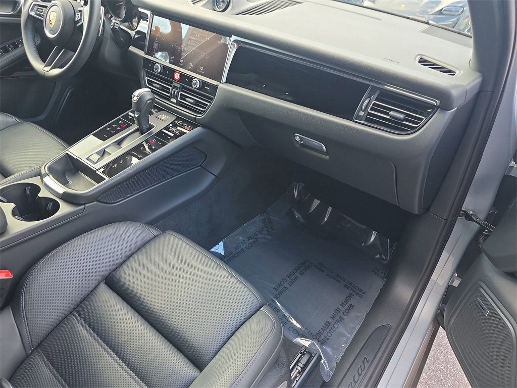 Certified 2025 Porsche Macan image 19