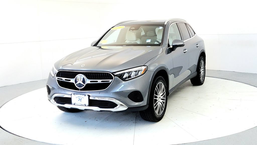 Used 2023 Mercedes-Benz GLC 300 4MATIC image 2