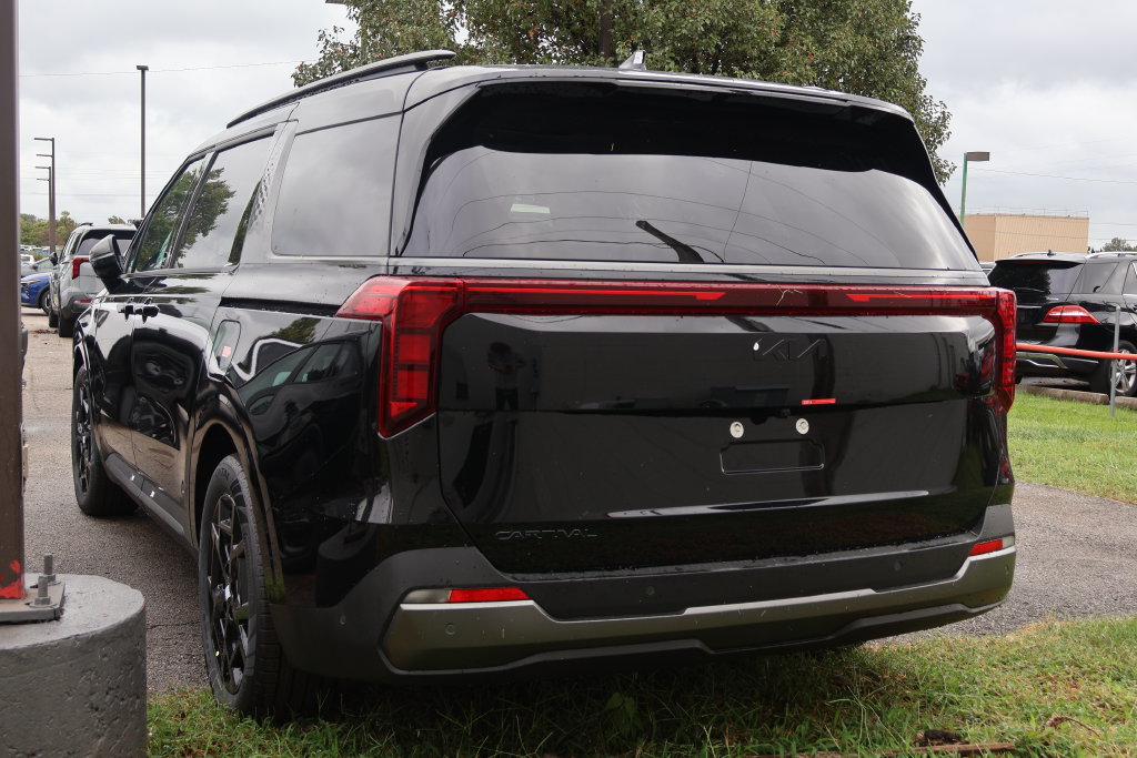 New 2027 Kia Carnival SX FWD image 3