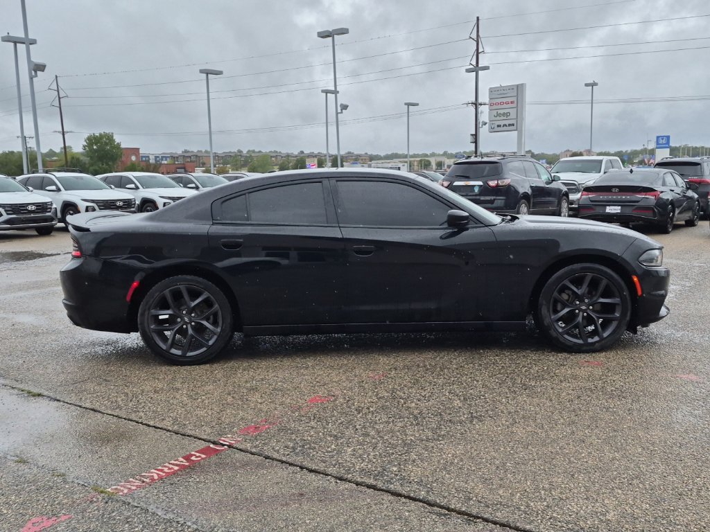 Used 2021 Dodge Charger SXT w/ Blacktop Package RWD image 2