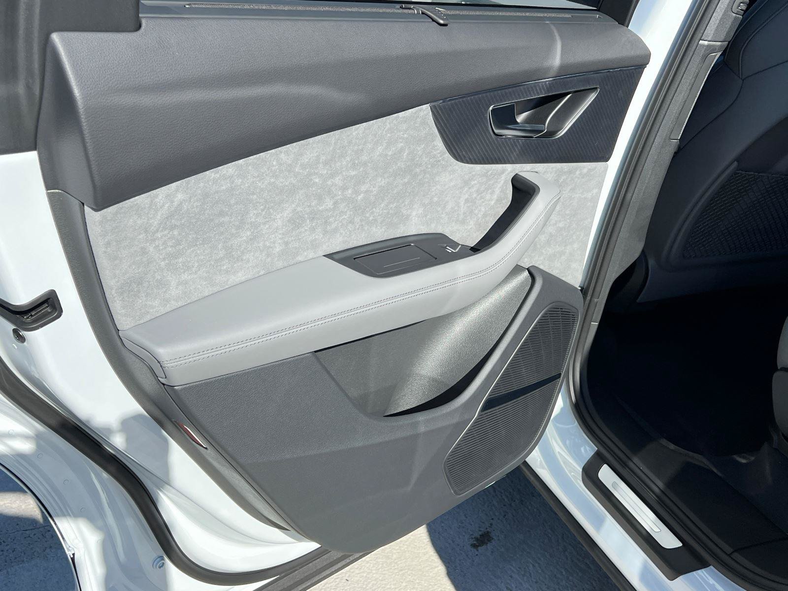New 2026 Audi SQ7 Premium Plus AWD/4WD image 15