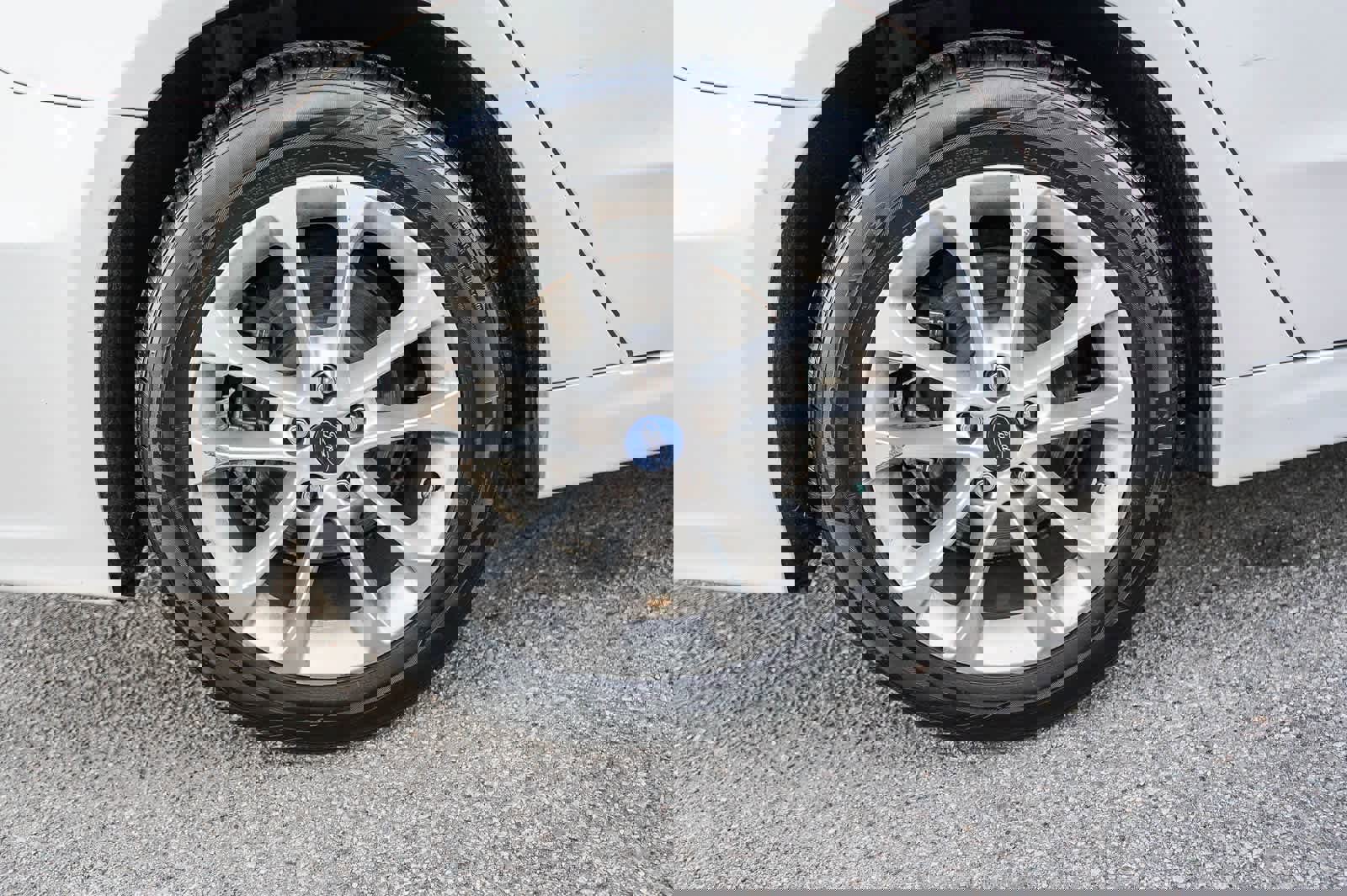 Used 2020 Ford Fusion SE image 5