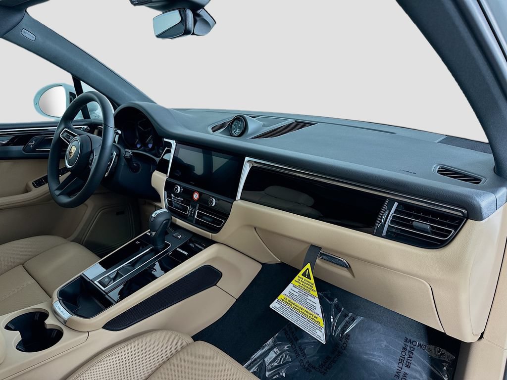 Certified 2026 Porsche Macan AWD/4WD image 32