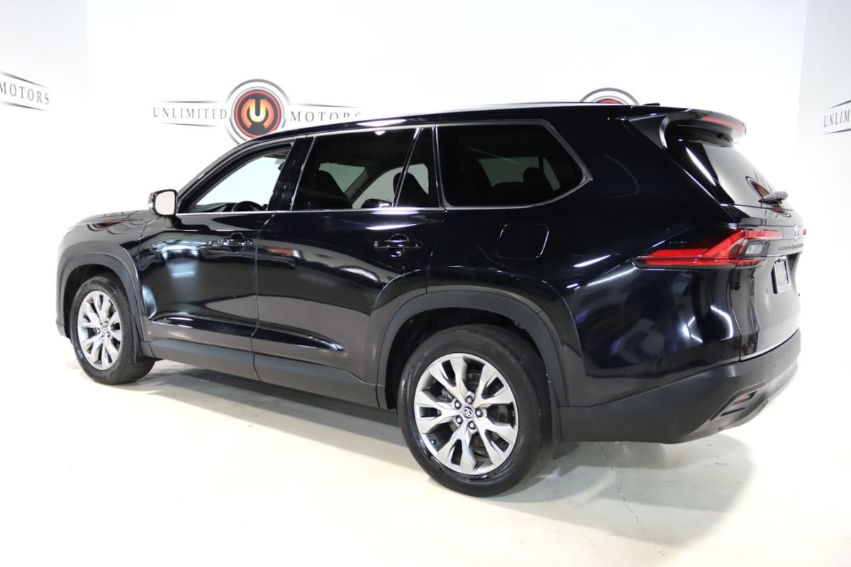 Used 2024 Toyota Grand Highlander FWD image 3