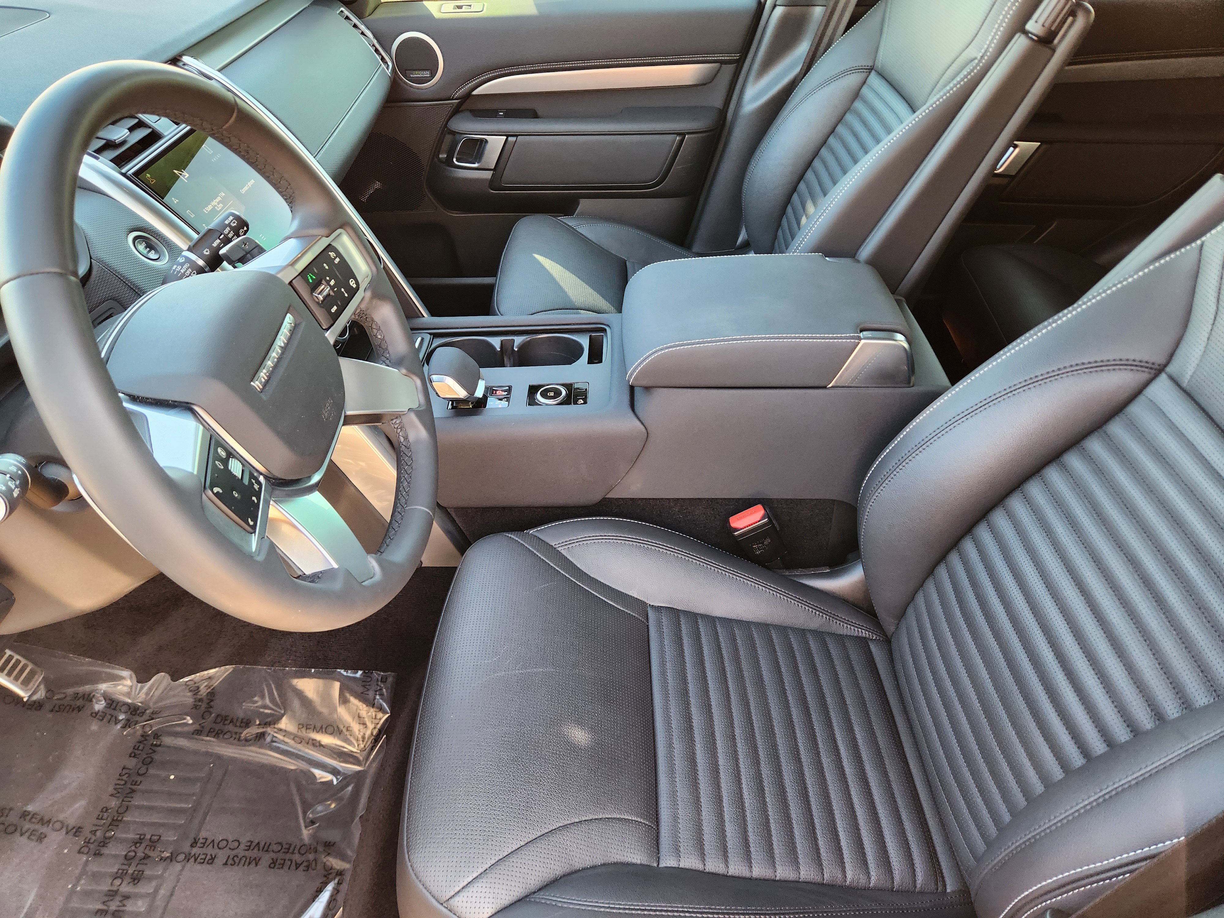 Certified 2024 Land Rover Discovery Dynamic SE image 14