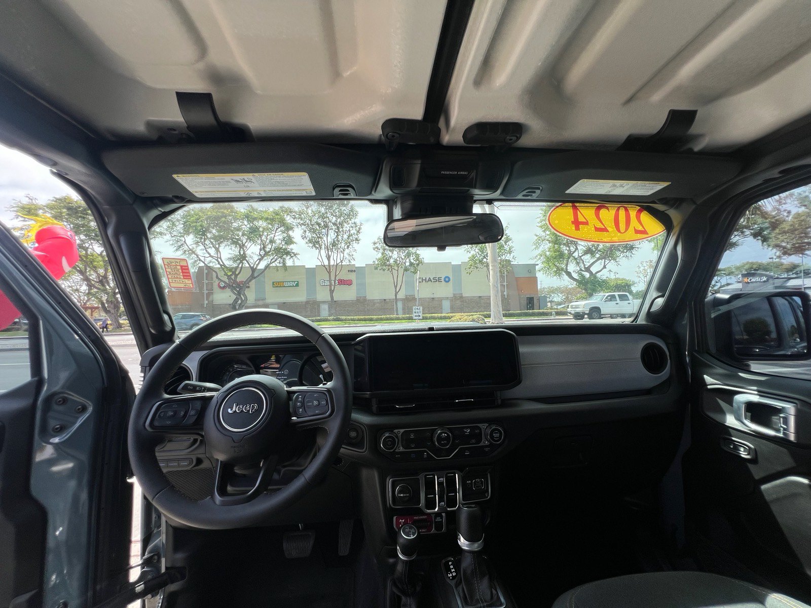 Used 2024 Jeep Wrangler Unlimited AWD/4WD image 17
