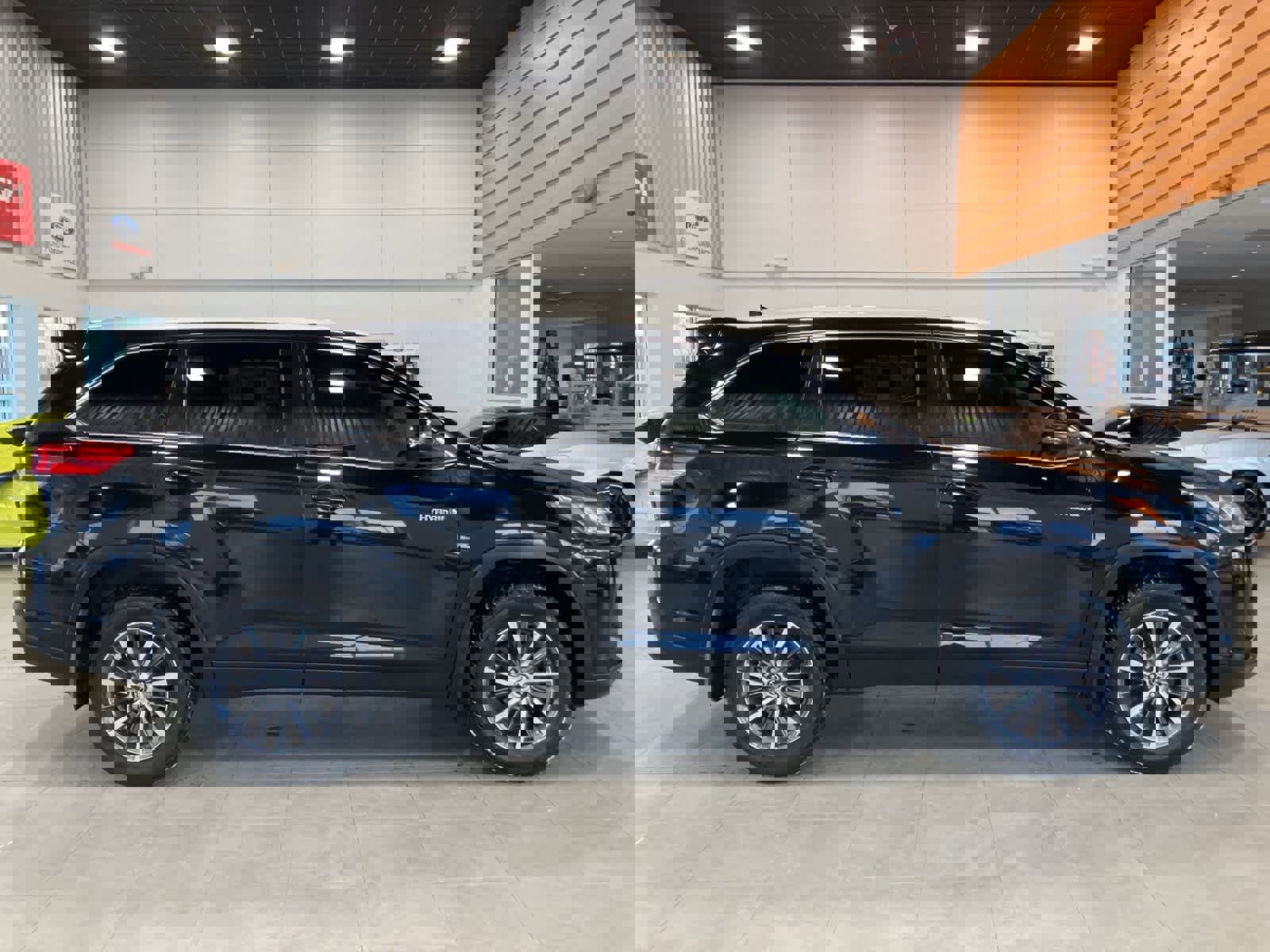 Used 2019 Toyota Highlander XLE image 4