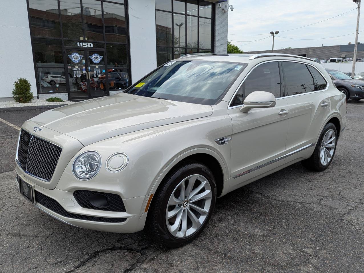 Used 2020 Bentley Bentayga AWD/4WD image 2