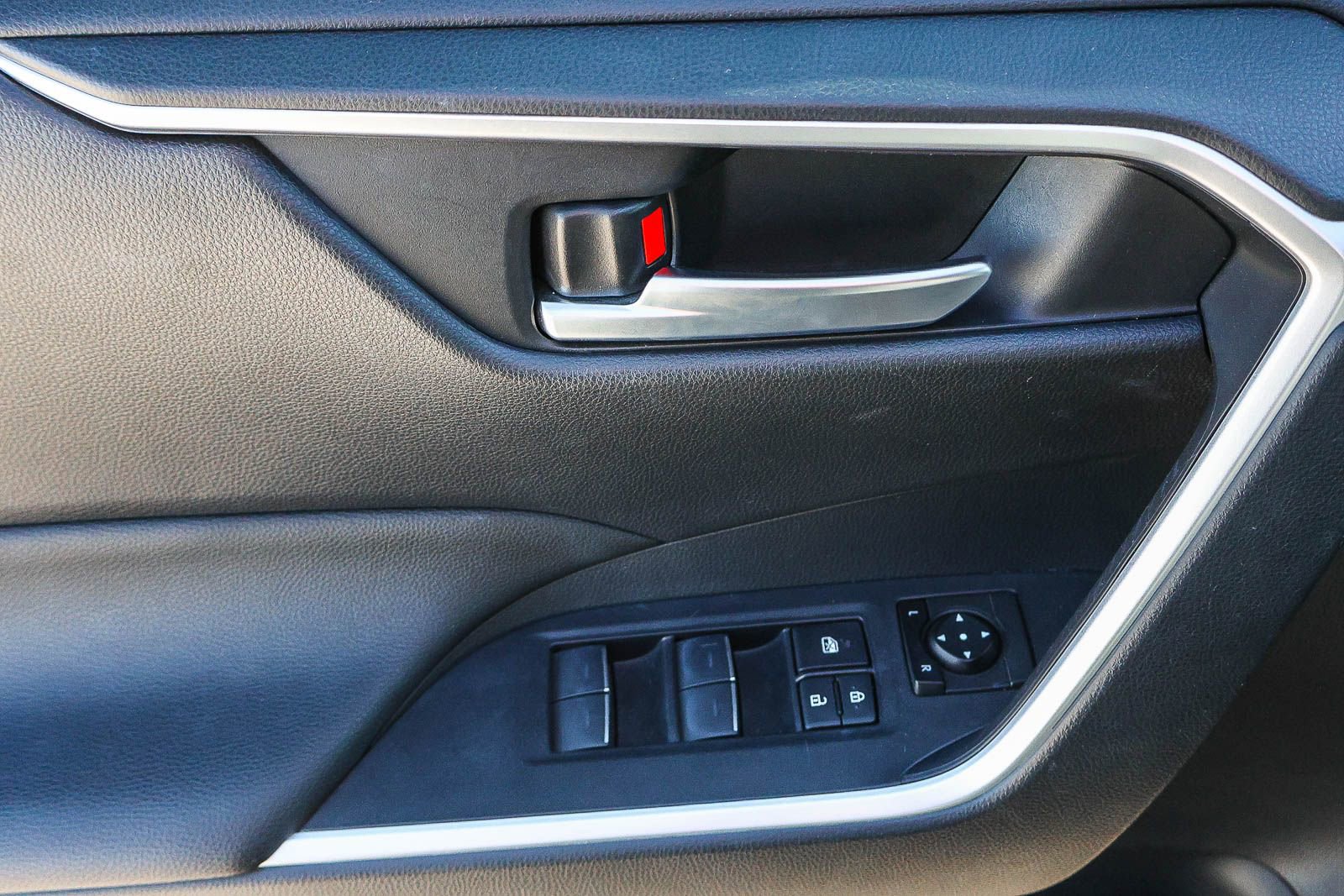 Used 2024 Toyota RAV4 XLE w/ Convenience Package image 31