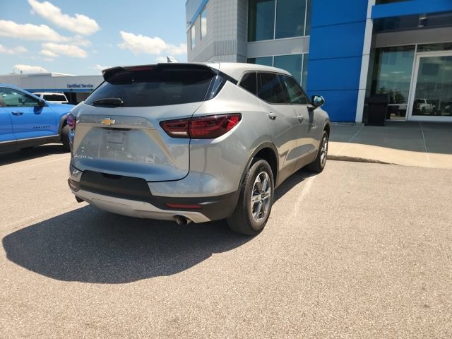 Used 2025 Chevrolet Blazer LT AWD/4WD image 11