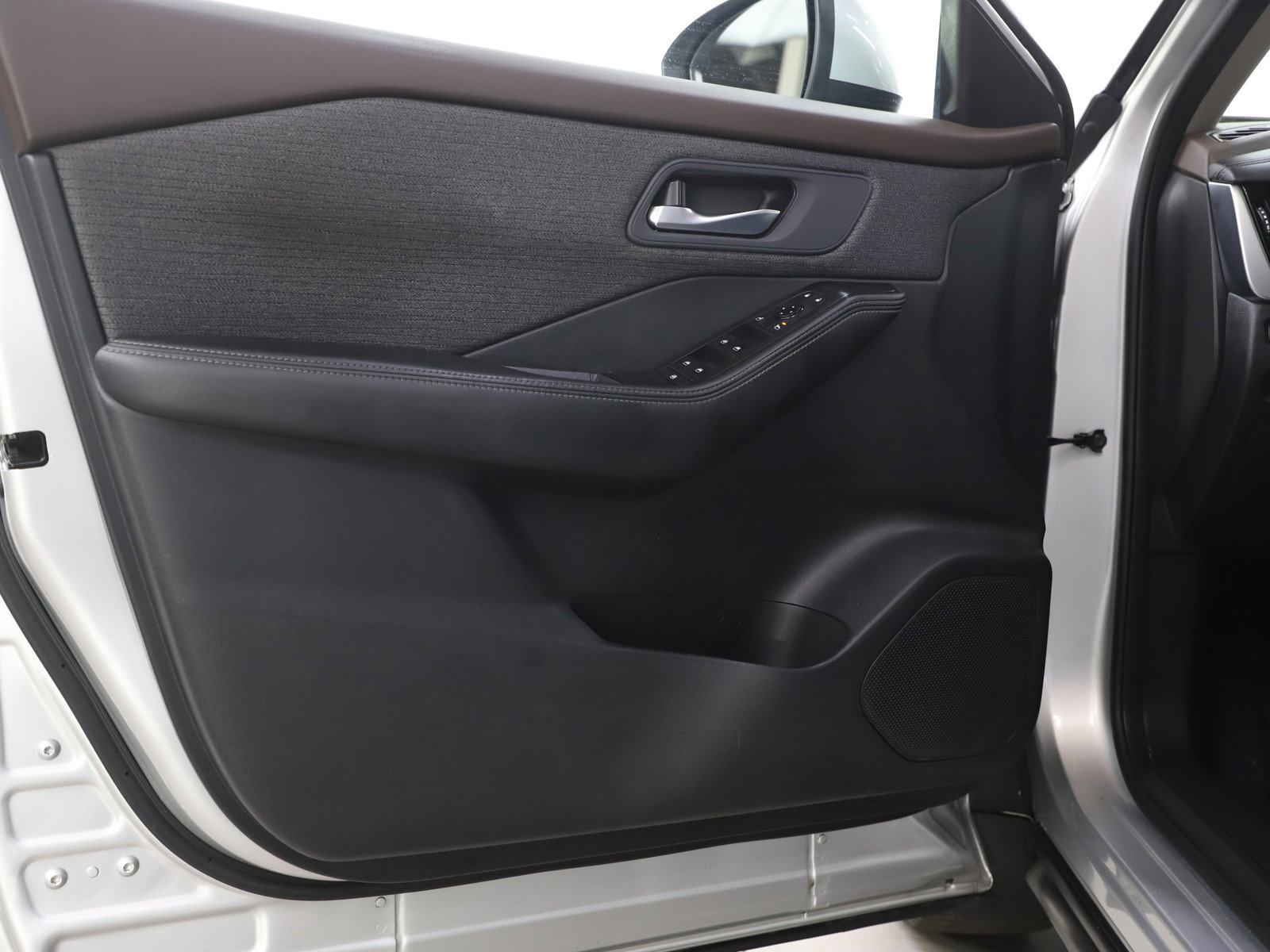 Used 2021 Nissan Rogue SV image 18