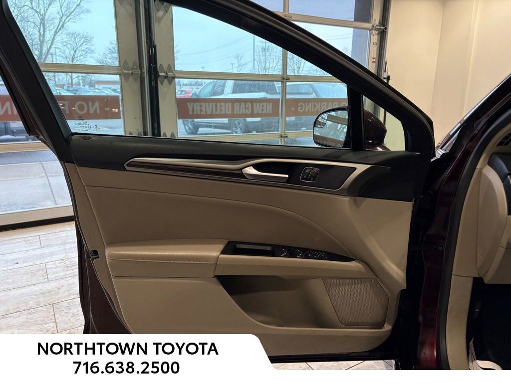 Used 2017 Ford Fusion SE FWD image 27