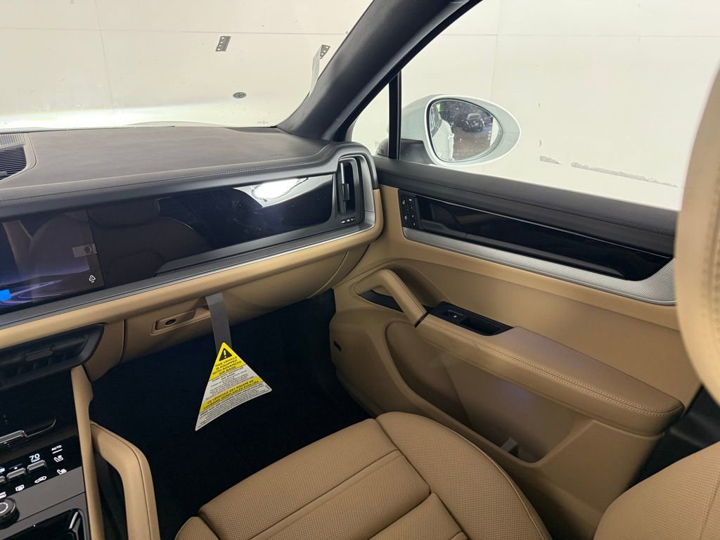 New 2026 Porsche Cayenne Coupe image 23