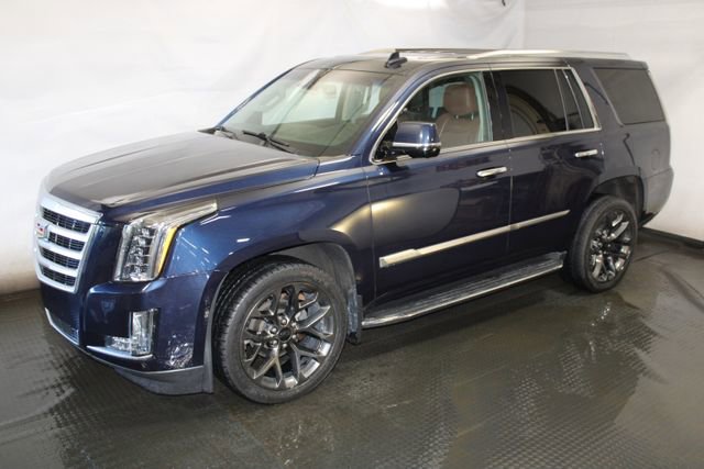 Used 2018 Cadillac Escalade Luxury AWD/4WD image 2