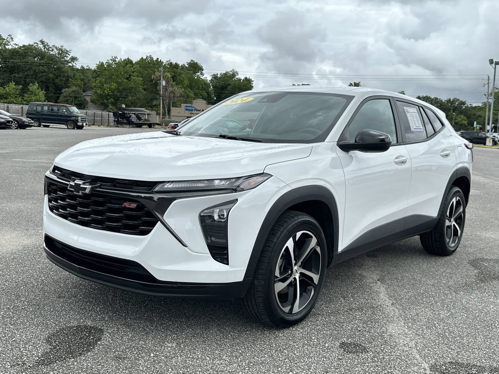 Used 2024 Chevrolet Trax RS FWD image 1