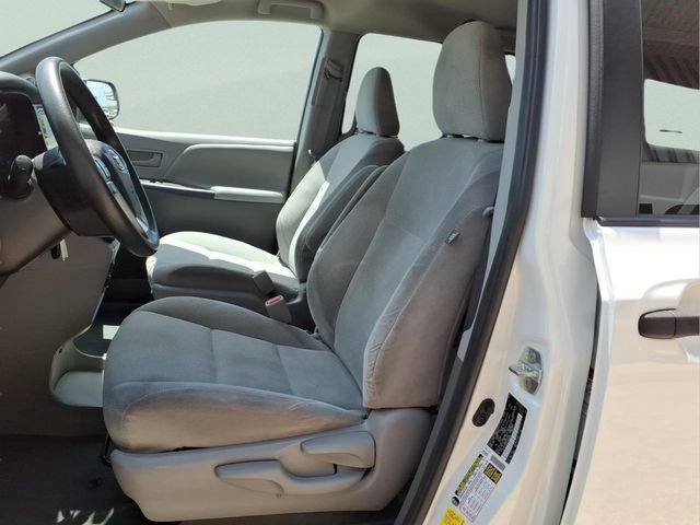 Used 2020 Toyota Sienna L FWD image 12